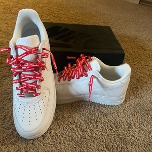 Surpeme AF1 brand new. Never woren they are to big. They are 100% authentic